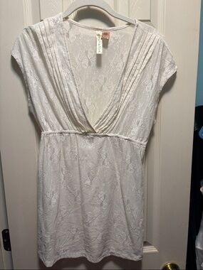 Eyeshadow Cream Lace Scoop Neck Top
